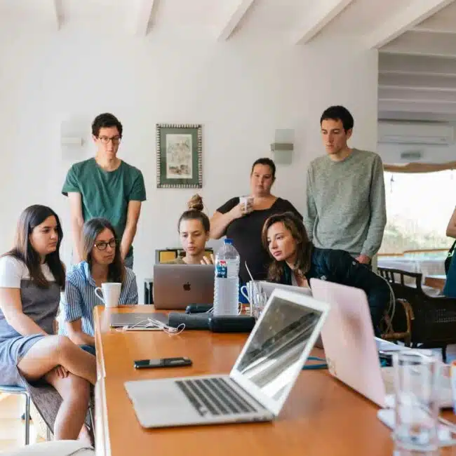 pexels-fox-1595385-1-scaled espace de coworking