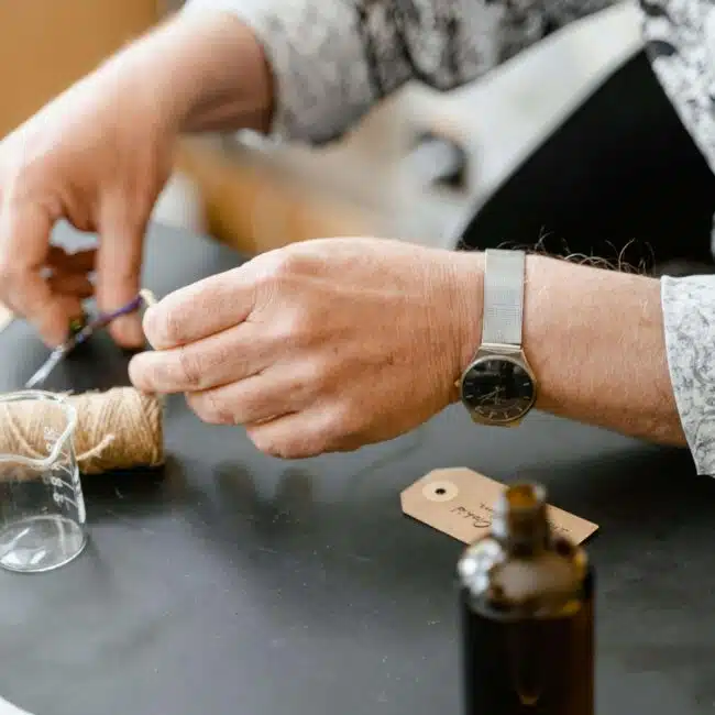 pexels-mart-production-8450128 (1) le layering en parfumerie